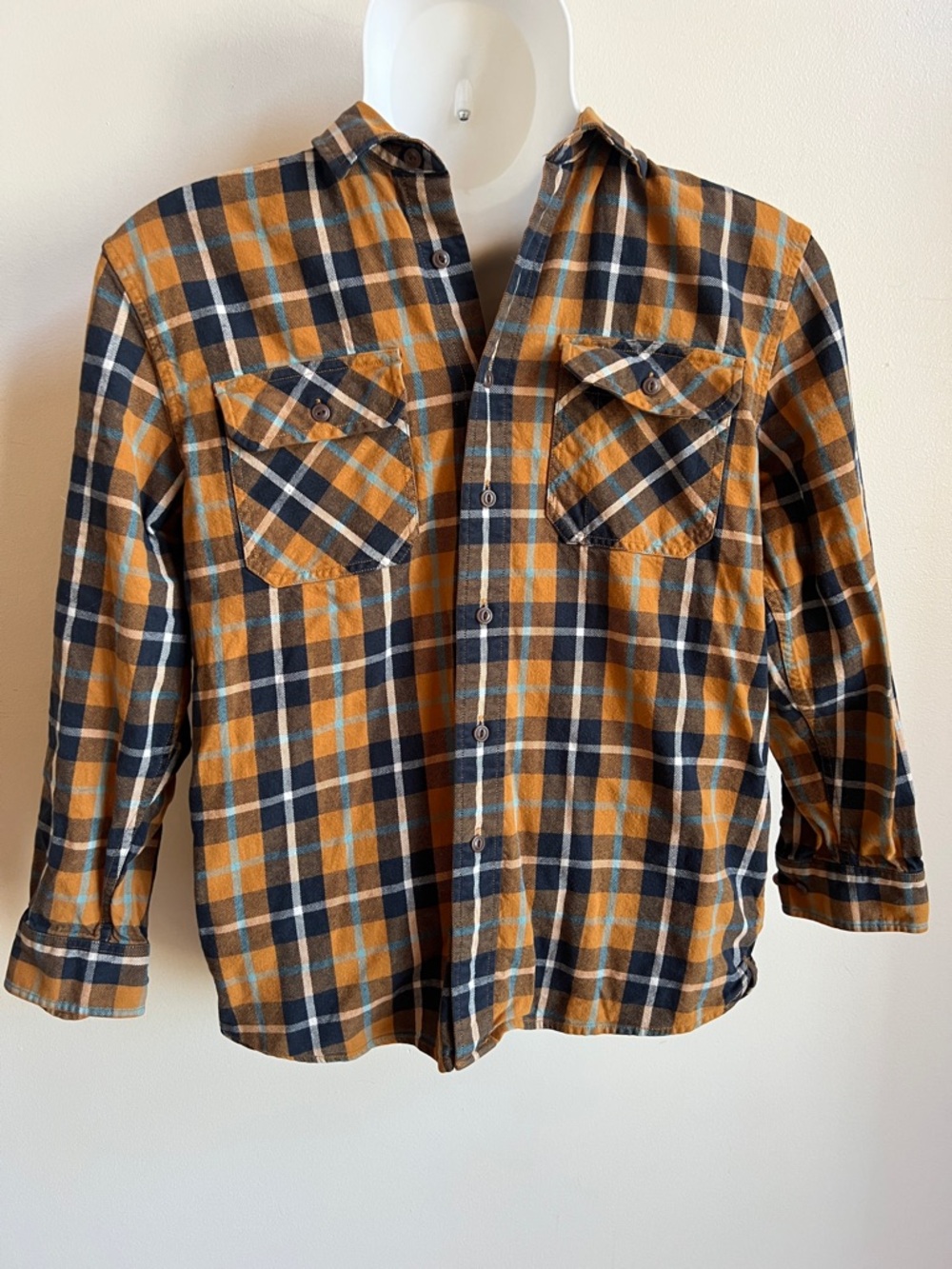 Pendleton Men's Plaid flannel Button-Down Shirt in Navy plaid